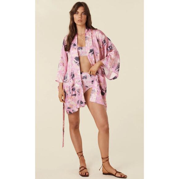 Spell & The Gypsy Collective S/M Floral marshmallow sky short robe - Picture 2 of 8